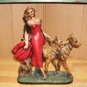 ANTIGUA ESTATUA DE MUJER CON PERROS