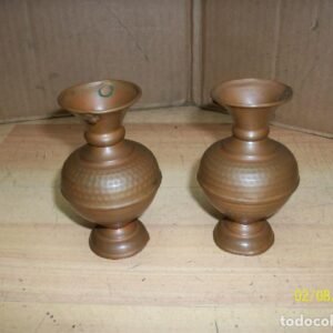 PAREJA DE ANTIGUOS FLOREROS DE COBRE