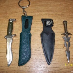 LOTE DE 2 CUCHILLOS EN MINIATURA