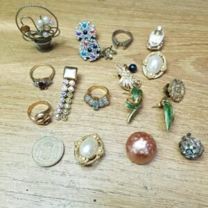 LOTE DE 19 PIEZAS DE BISUTERIA